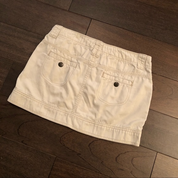 Express ivory mini skirt - Picture 2 of 4
